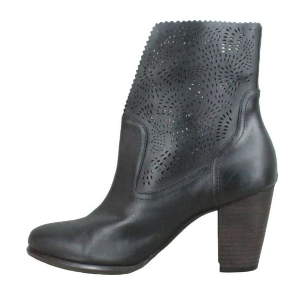 UGG Thames Seaweed Black Pure Perforated Leather Block Heel Booties Size 9 - Picture 1 of 9